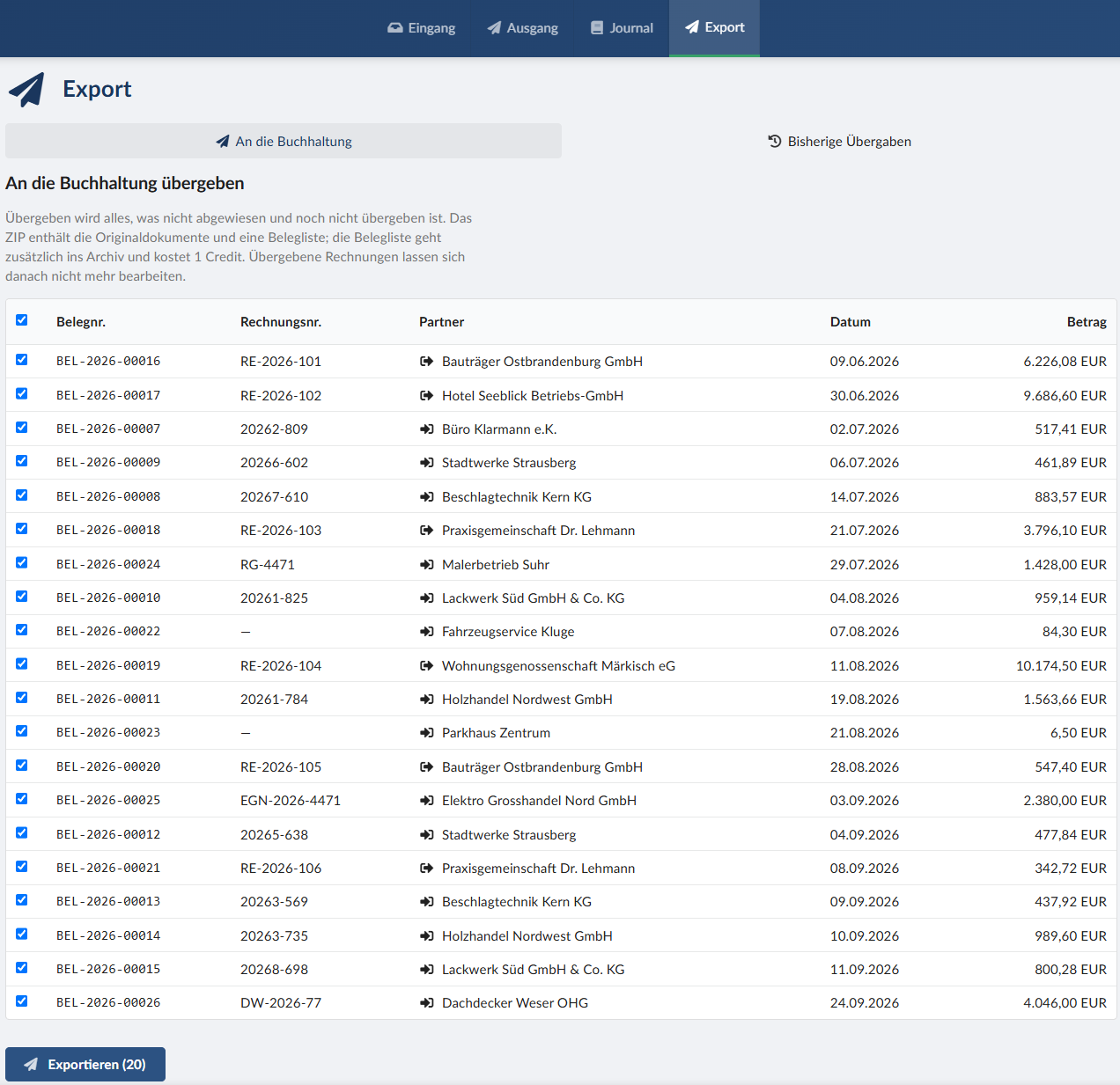 Die Übergabe an die Buchhaltung in xml-rechnung.eu: eine Liste der erledigten Rechnungen mit Belegnummer, Rechnungsnummer, Partner, Datum und Betrag, alle ausgewählt; ein Pfeil je Zeile zeigt, ob es eine eingegangene oder eine eigene Rechnung ist. Darunter der Knopf „Exportieren“ mit der Anzahl.