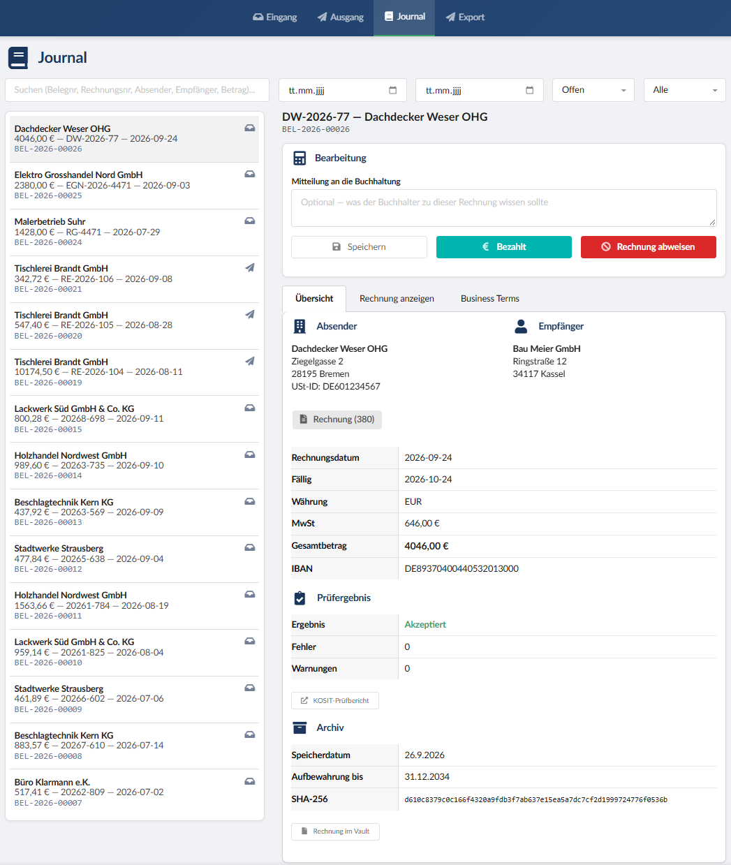 Das Journal in xml-rechnung.eu: links die Liste der Rechnungen mit Suche, Zeitraum- und Statusfilter, rechts die Übersicht der gewählten Rechnung — Absender und Empfänger, Rechnungs- und Fälligkeitsdatum, Beträge, das Prüfergebnis „Akzeptiert“ mit 0 Fehlern und 0 Warnungen samt Verweis auf den KoSIT-Prüfbericht, darunter der Archivblock mit Speicherdatum, Aufbewahrung bis 31.12.2034 und der SHA-256-Prüfsumme.
